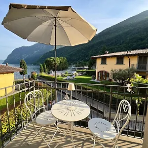 https://alexs-lake-house.it-lombardy.com
